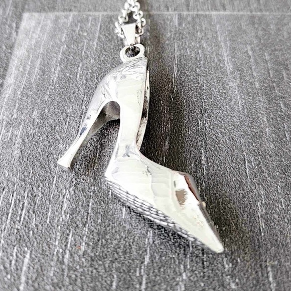 💗Vintage Silver Rhinestone Covered High Heel Shoe Heavy Pendant Chain Necklace - Picture 6 of 6